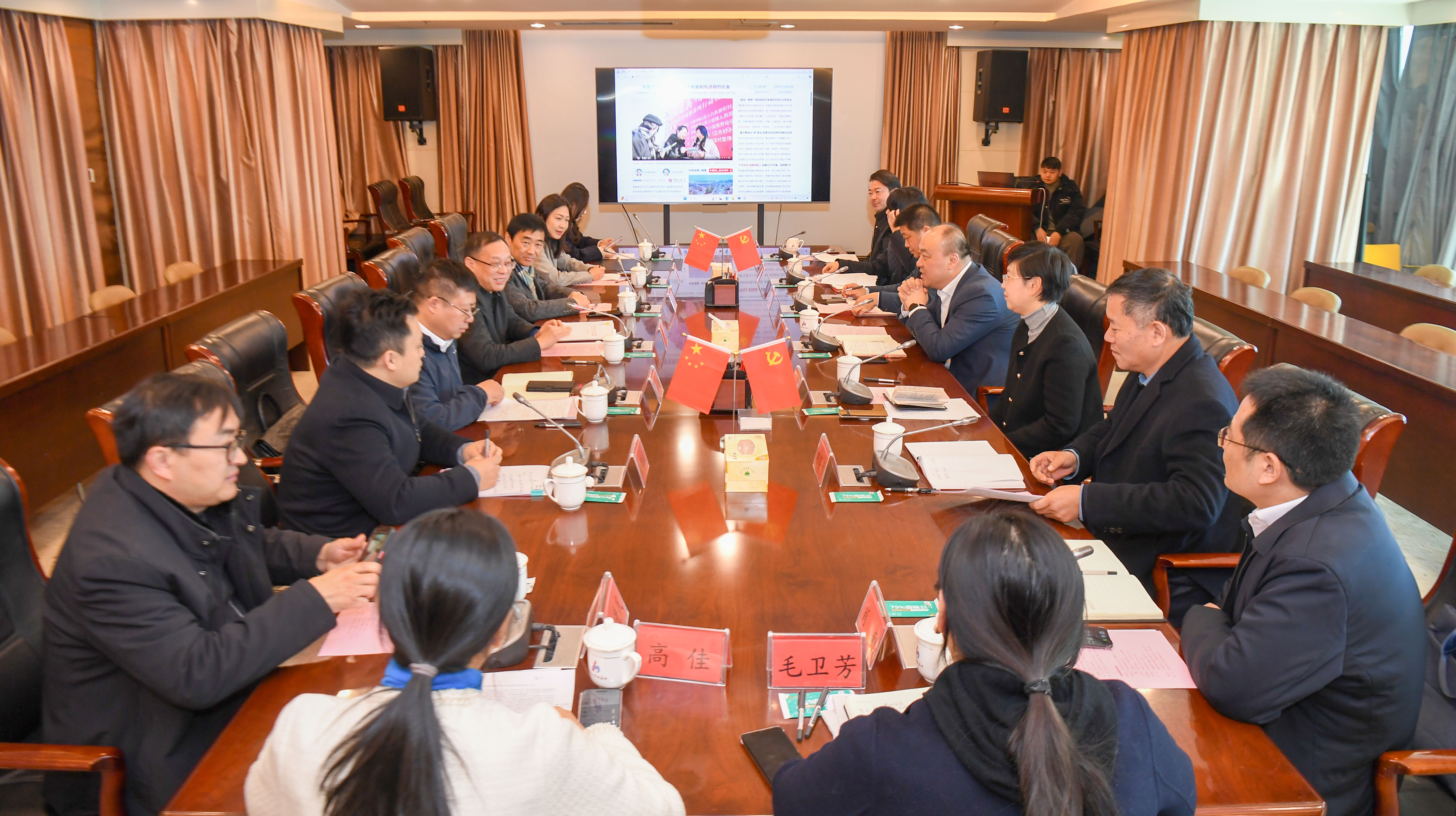 章理中与合肥市包河戋戋长李炜一行举行座谈