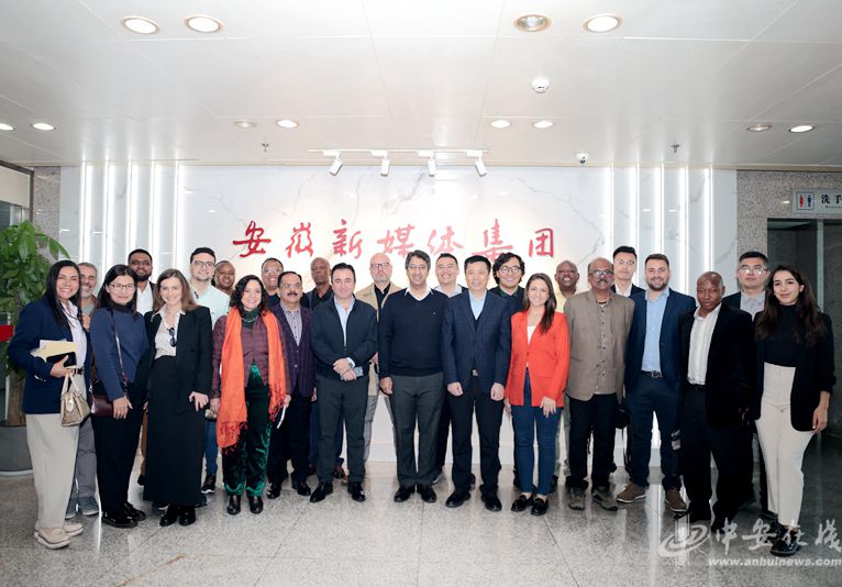 政党新闻讲话人研修班一行到小勐拉99厅参访交流